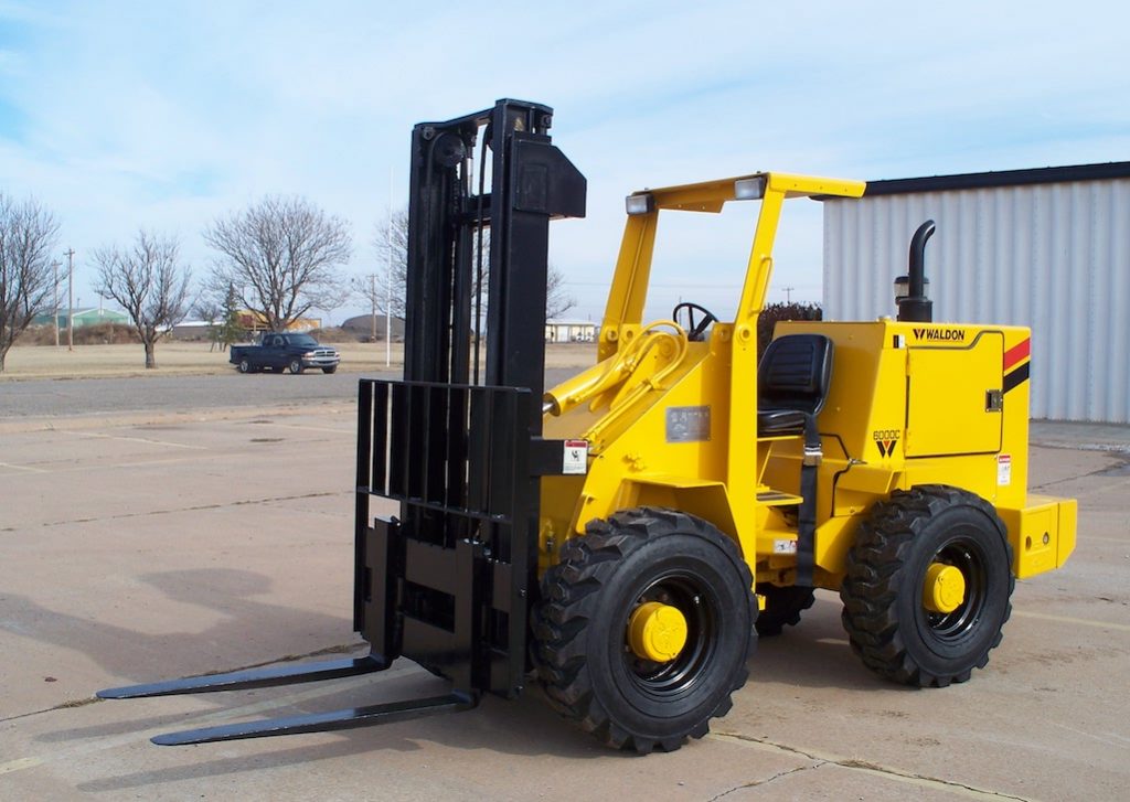 6000 capacity 4-wheel drive forklift • Waldon Equipment